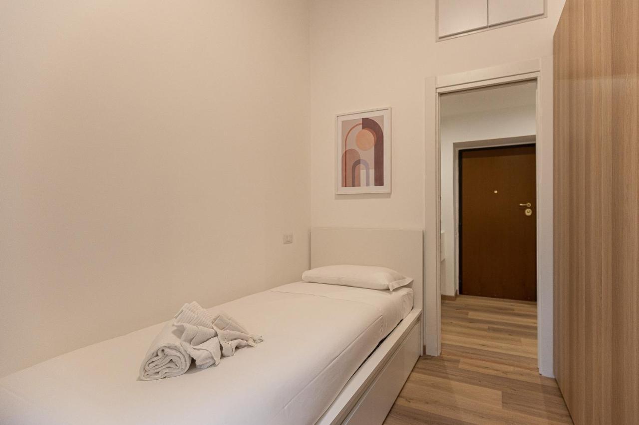 Matilde Modern Apartment-Rental In Рим Екстериор снимка