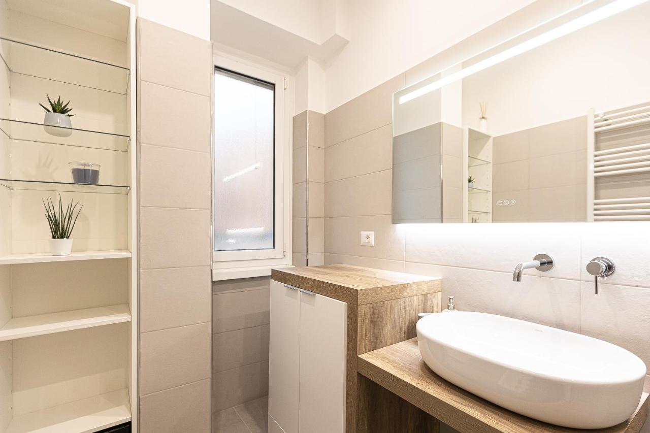 Matilde Modern Apartment-Rental In Рим Екстериор снимка